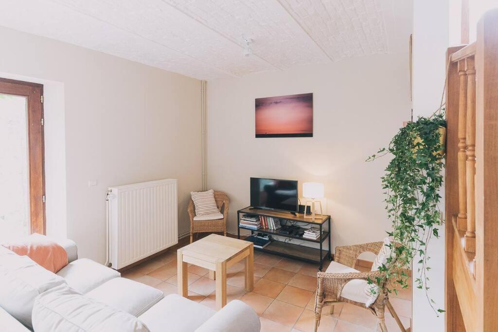 A L'Entree Du Verger - Charmante Maison En Pierres Dinant Buitenkant foto